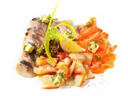 Маслянная рыба, лосось с/с, сельдь с/с, лист салата,  маслины, зелень.
